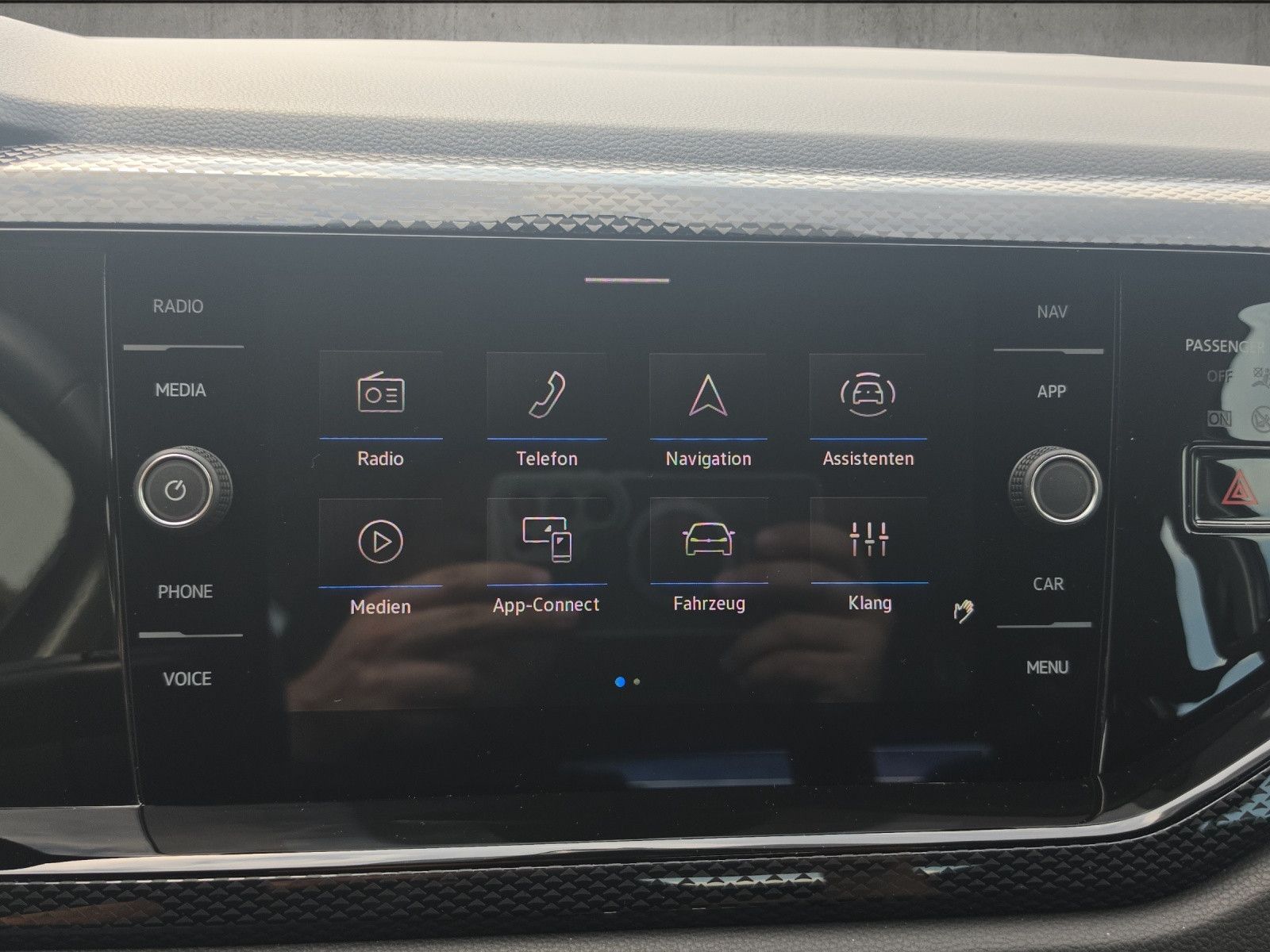 Fahrzeugabbildung Volkswagen Polo VI 1.0 TSI Life NAVI APP CONNECT KAM GJR