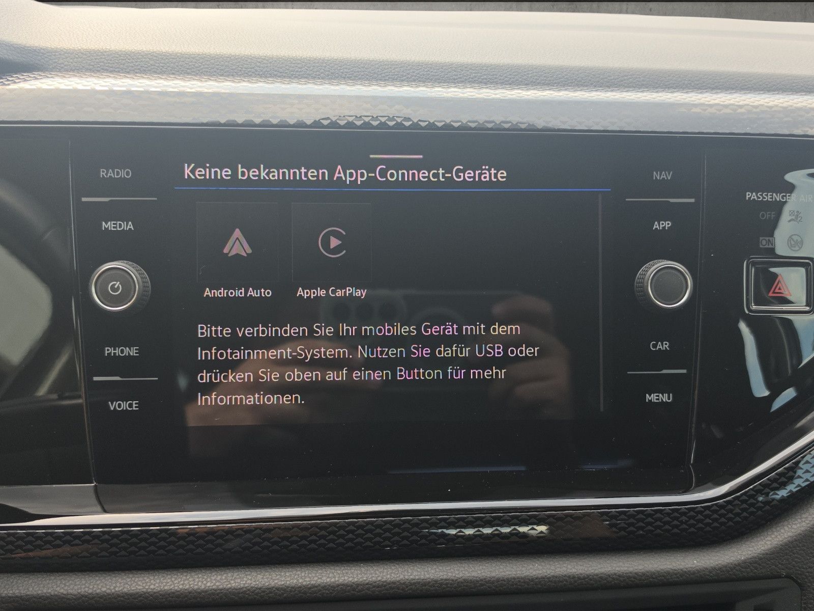 Fahrzeugabbildung Volkswagen Polo VI 1.0 TSI Life NAVI APP CONNECT KAM GJR
