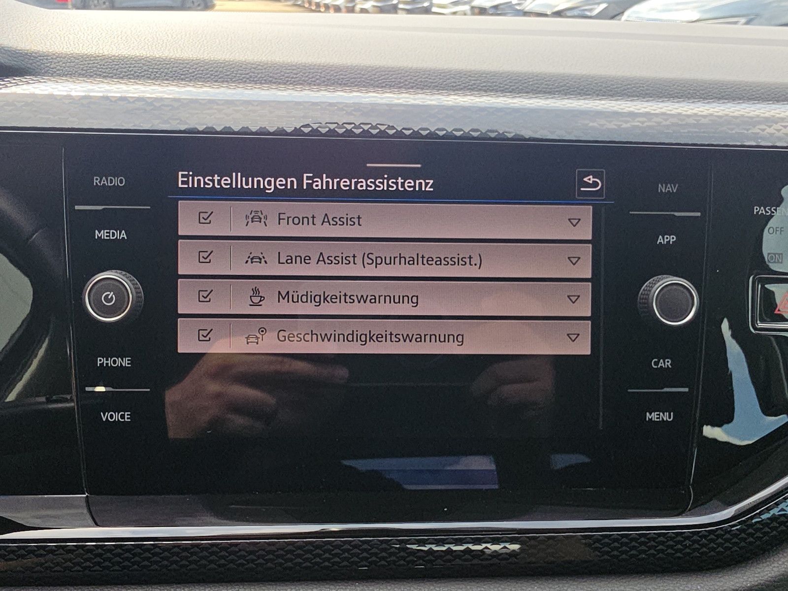 Fahrzeugabbildung Volkswagen Polo VI 1.0 TSI Life NAVI APP CONNECT KAM GJR