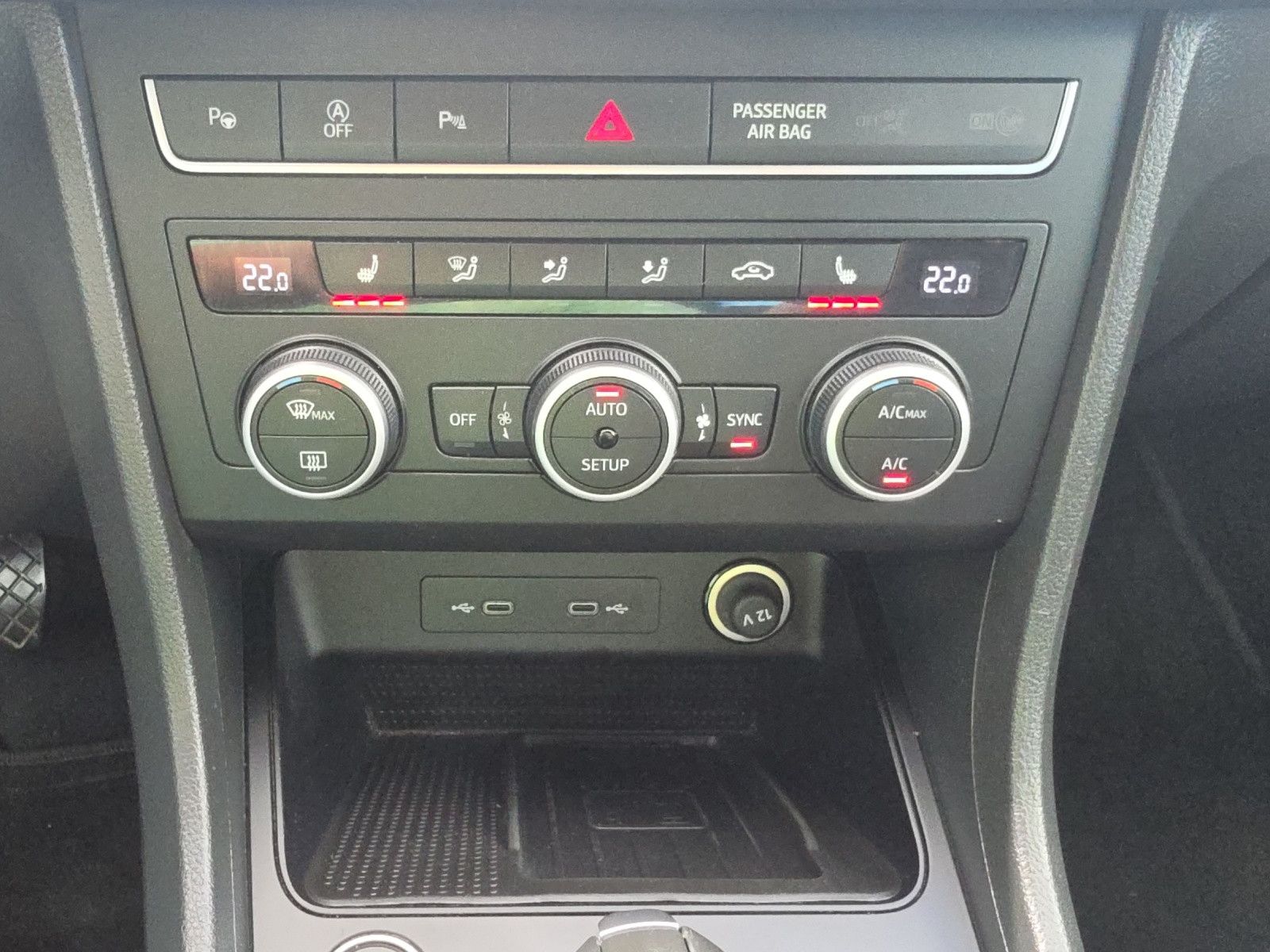 Fahrzeugabbildung SEAT Ateca 1.5 TSI Style AHK VORB. BEATS NAVI PDC