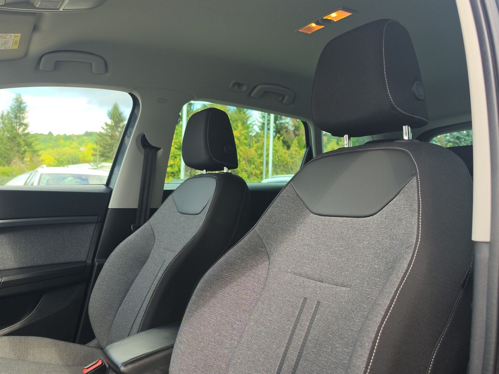 Fahrzeugabbildung SEAT Ateca 1.5 TSI Style AHK VORB. BEATS NAVI PDC