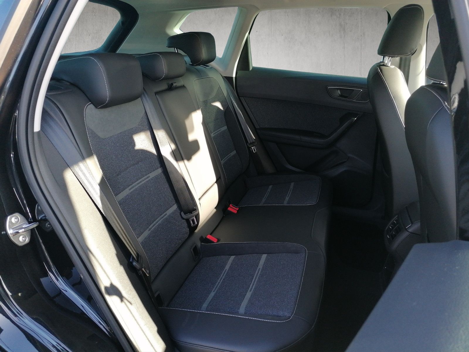 Fahrzeugabbildung SEAT Ateca 1.5 TSI Xperience DSG AHK FAP XL elHK