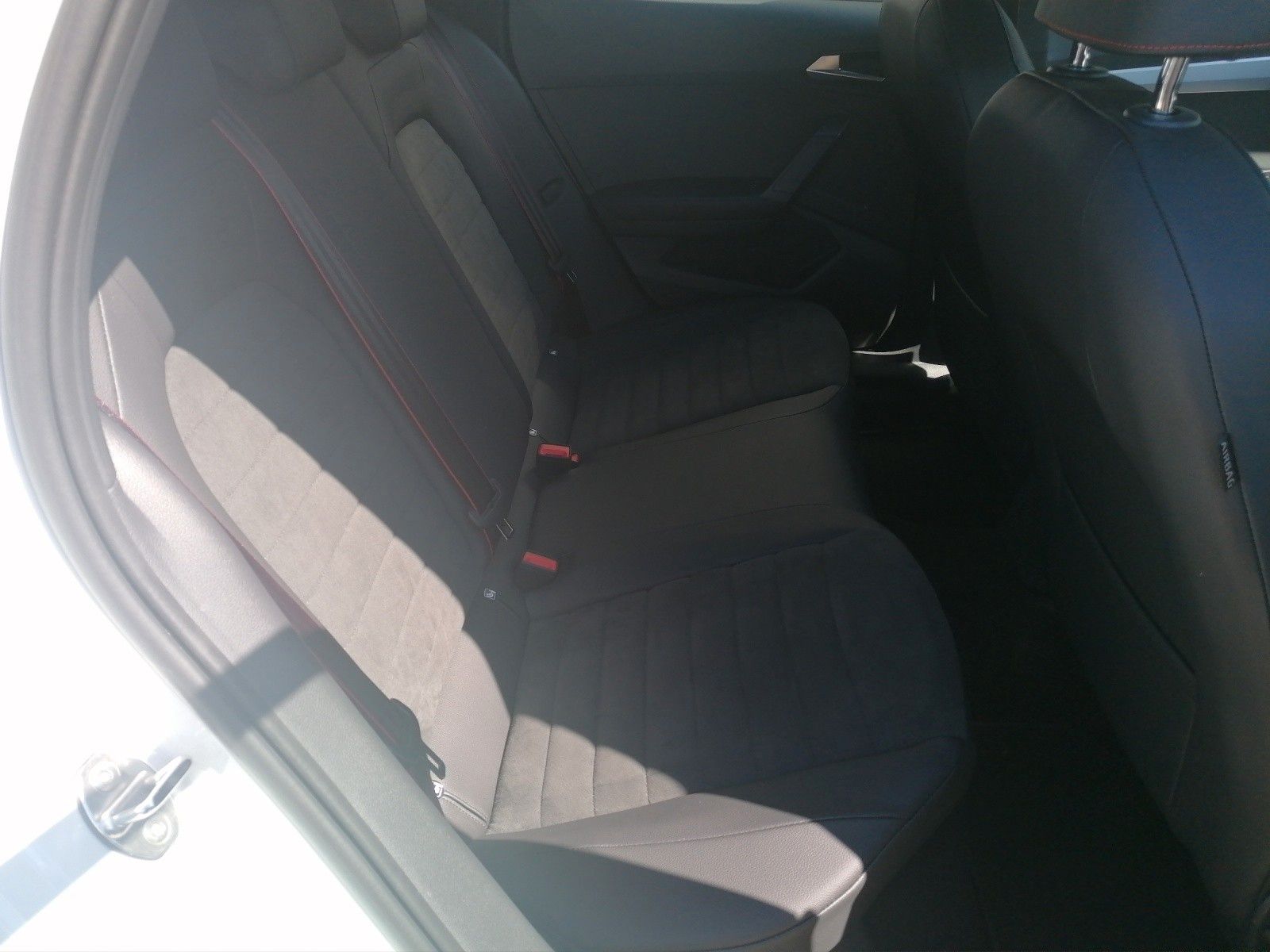 Fahrzeugabbildung SEAT Arona FR 1.0 TSI DSG AHK Dinamica Side Assist XL