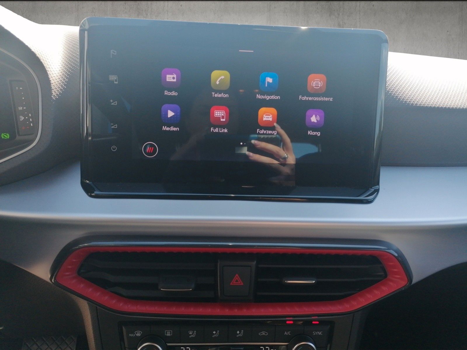 Fahrzeugabbildung SEAT Arona FR 1.0 TSI DSG AHK Dinamica Side Assist XL