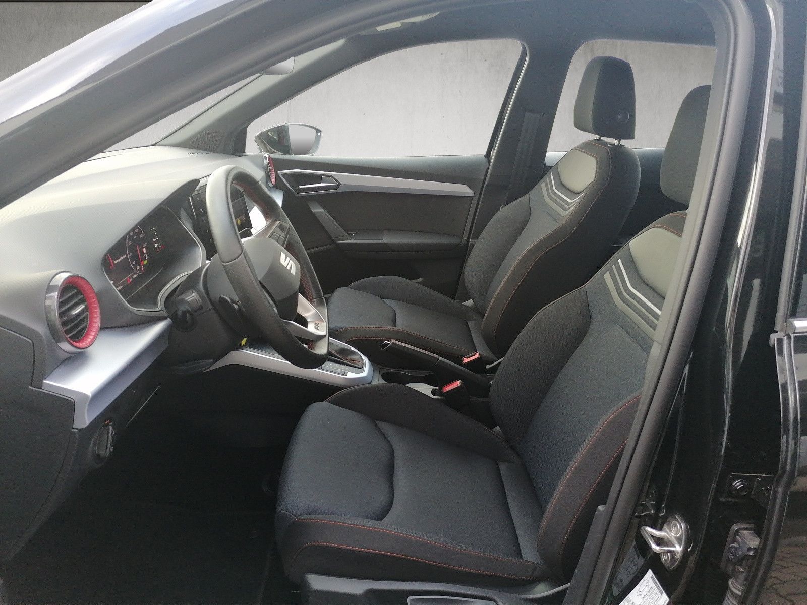 Fahrzeugabbildung SEAT Arona 1.5 TSI FR DSG GJR VC FAP XL