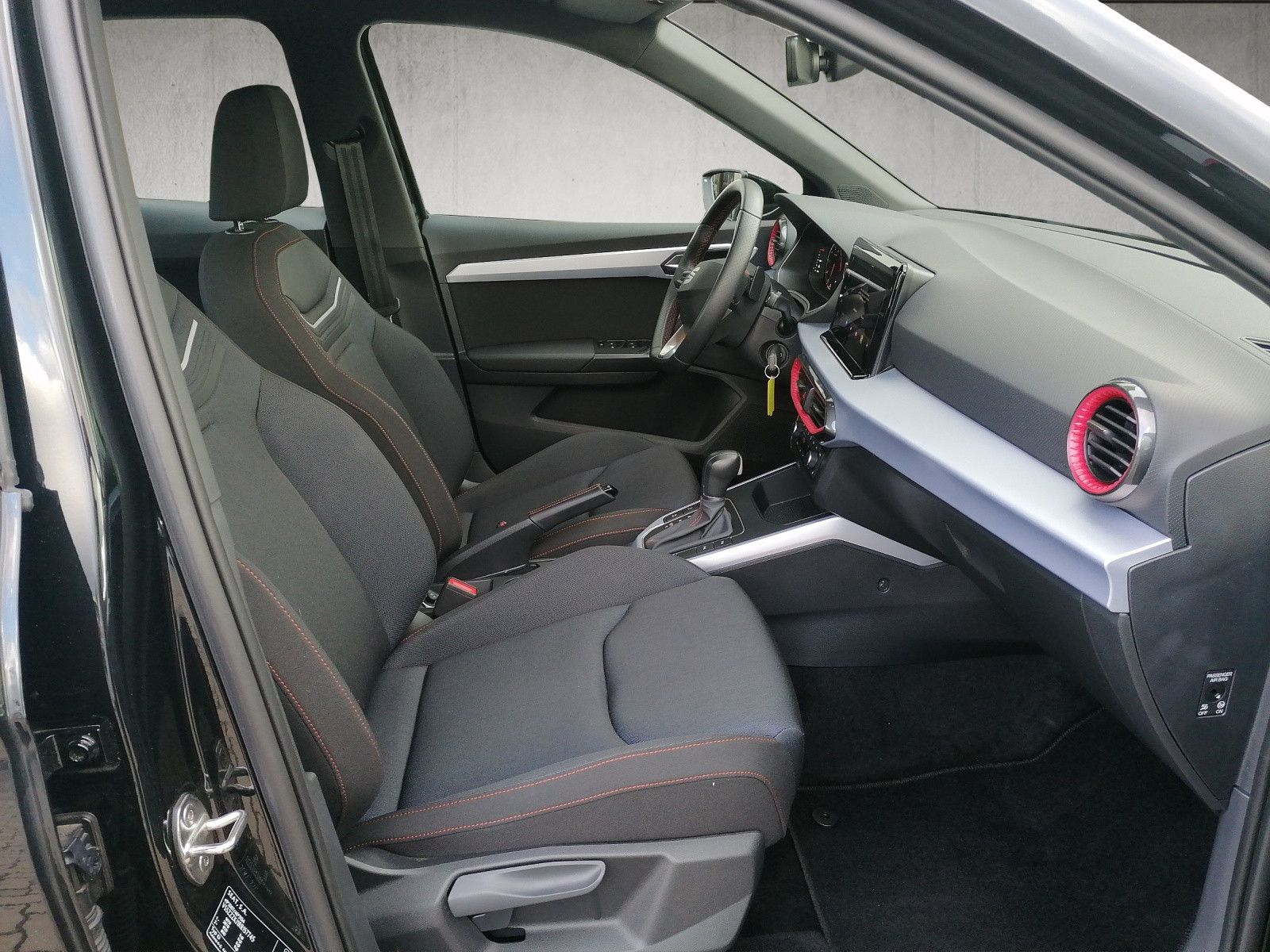 Fahrzeugabbildung SEAT Arona 1.5 TSI FR DSG GJR VC FAP XL