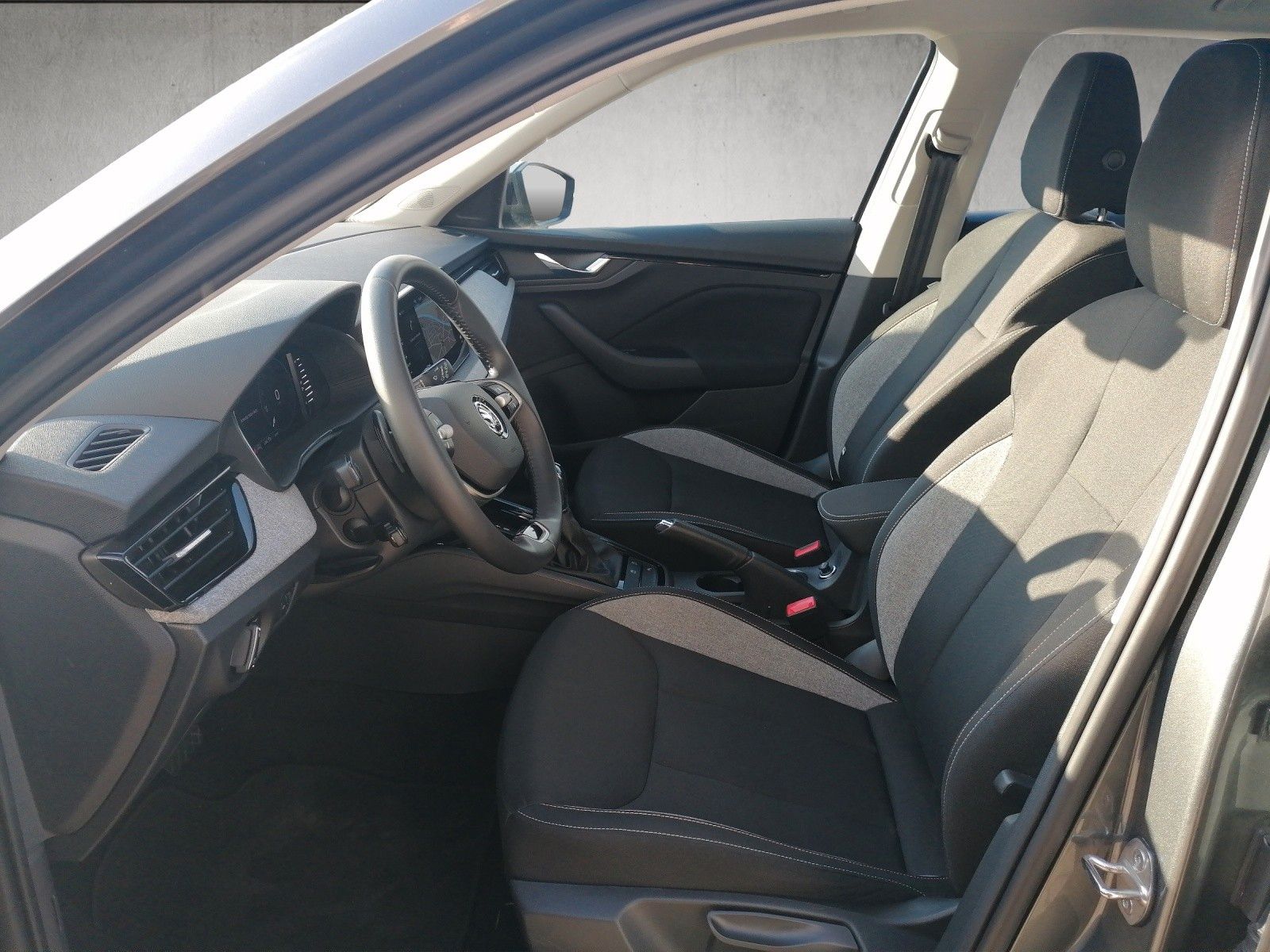 Fahrzeugabbildung SKODA Kamiq 1.5 Selection DSG FAP Plus Kessy bhz Front