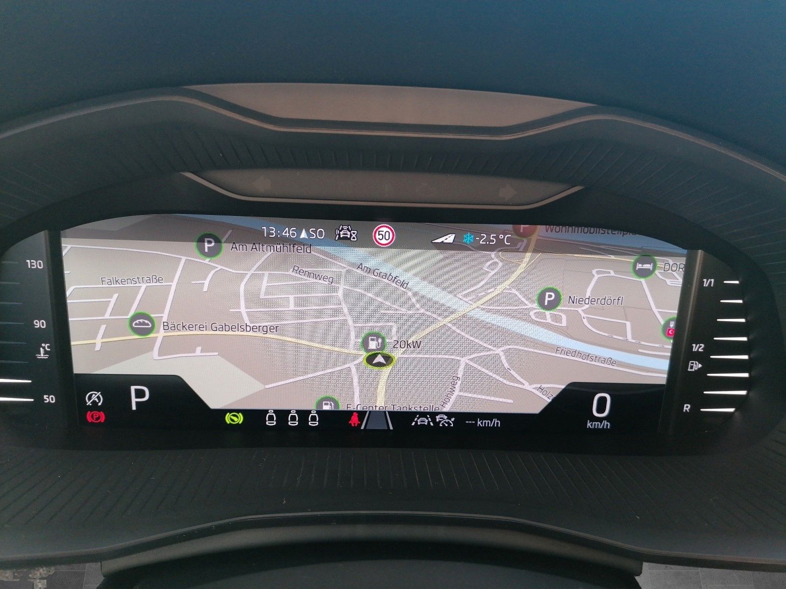 Fahrzeugabbildung SKODA Kamiq 1.5 Selection DSG FAP Plus Kessy bhz Front