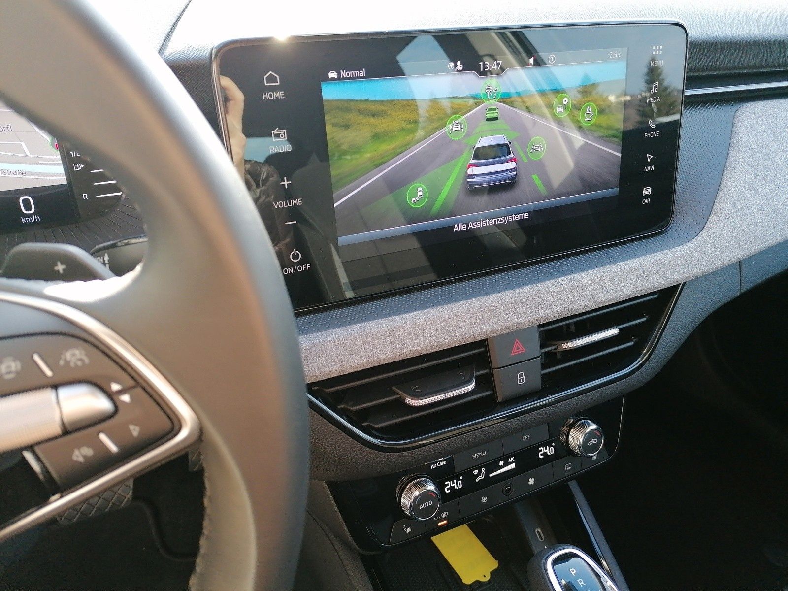 Fahrzeugabbildung SKODA Kamiq 1.5 Selection DSG FAP Plus Kessy bhz Front