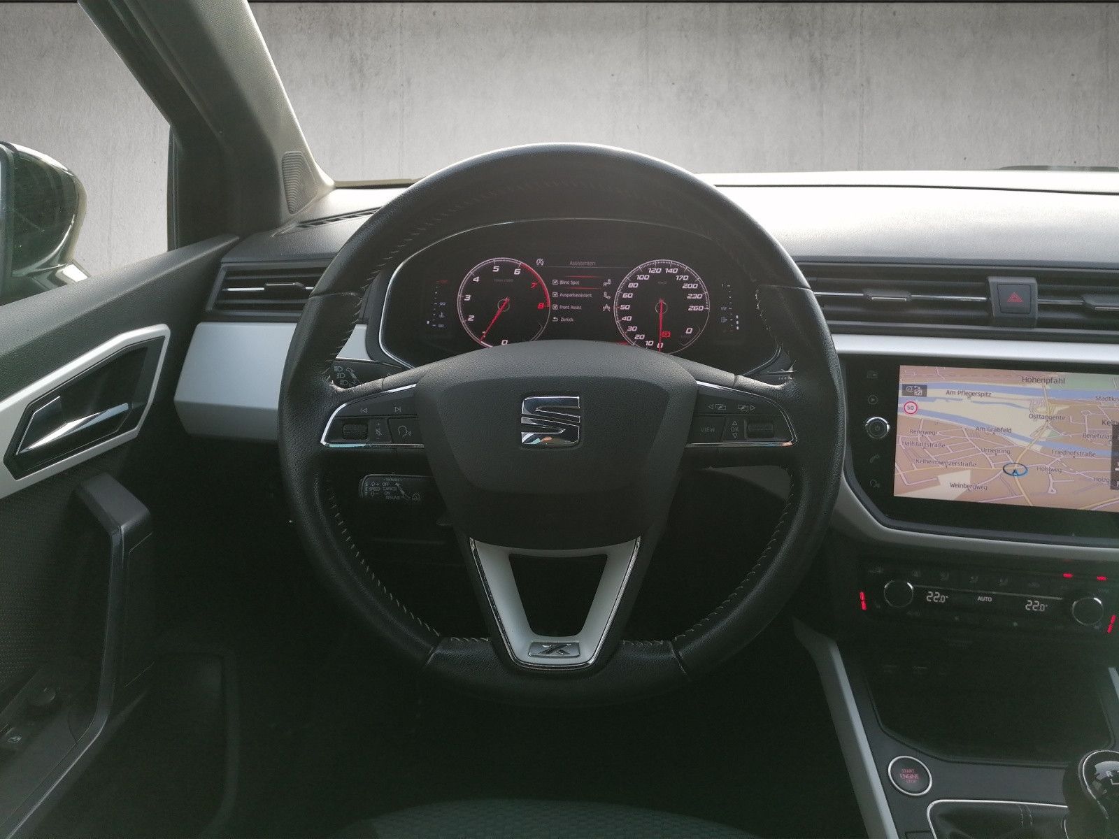 Fahrzeugabbildung SEAT Arona 1.0 TSI Xcellence Totwinkel Navi AHK LED