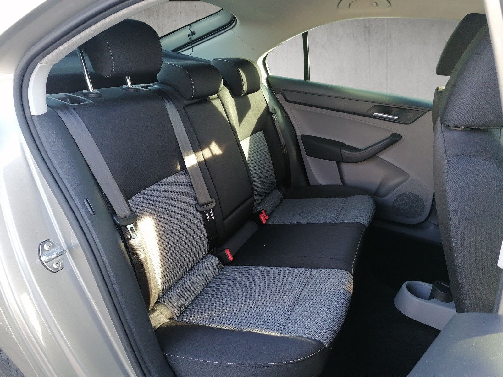 Fahrzeugabbildung SEAT Toledo 1.2 TSI Style SHZ PDC hi NAVI GRA