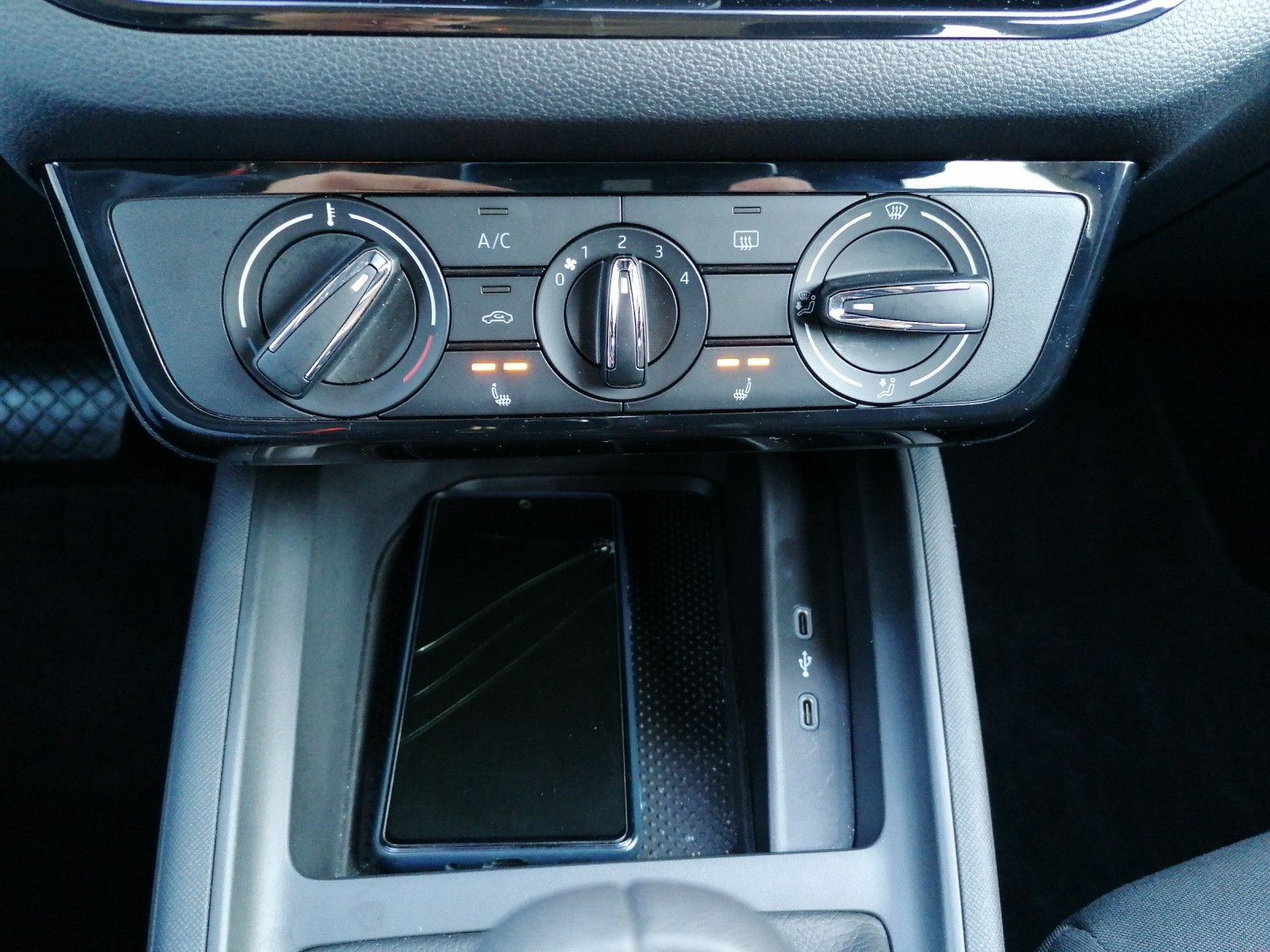 Fahrzeugabbildung SKODA Kamiq 1.0 TSI DSG AHK SmartLink PDC hi SHZ