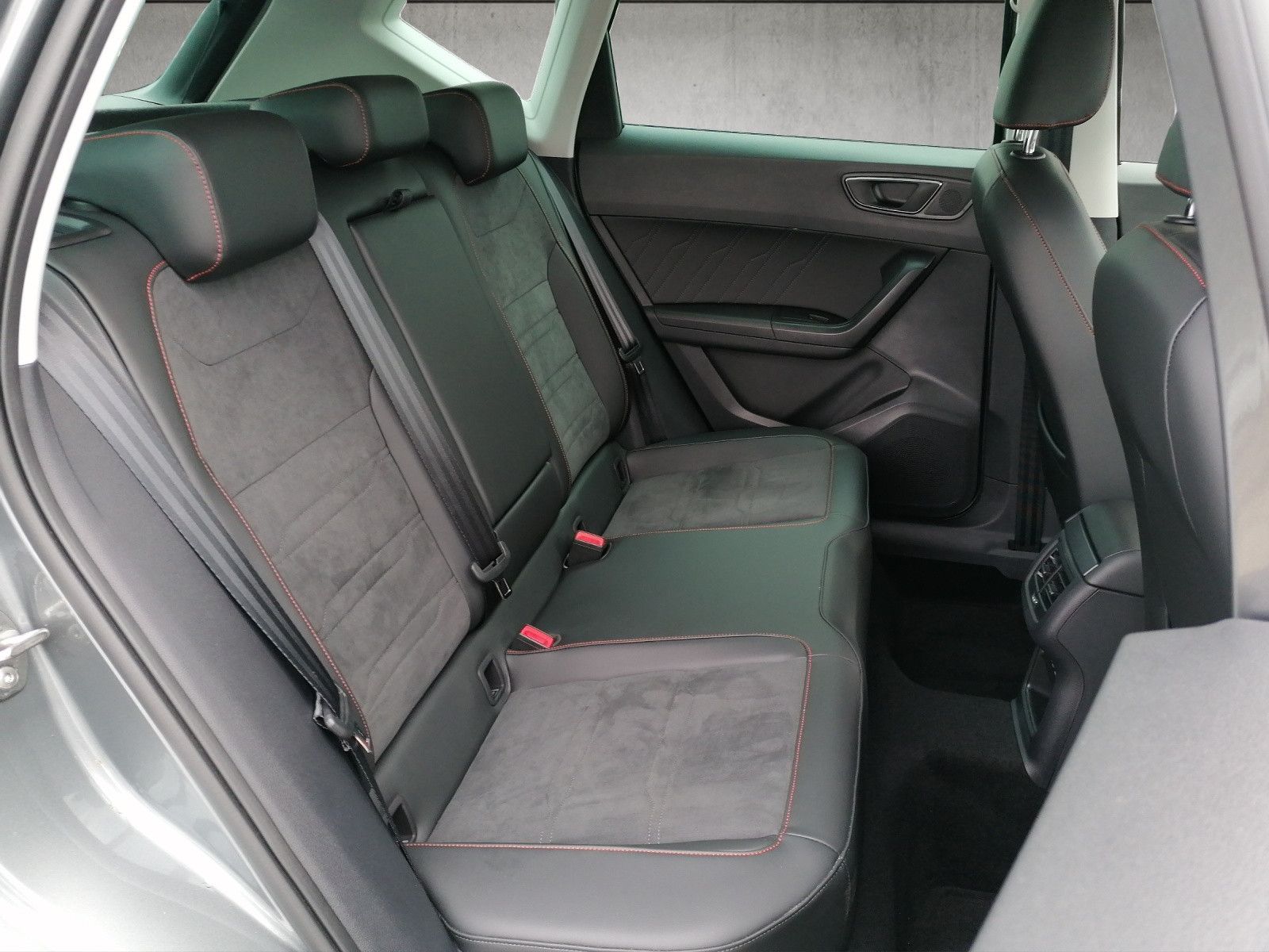 Fahrzeugabbildung SEAT Ateca 1.5 TSI FR elHK VC ALCANTARA
