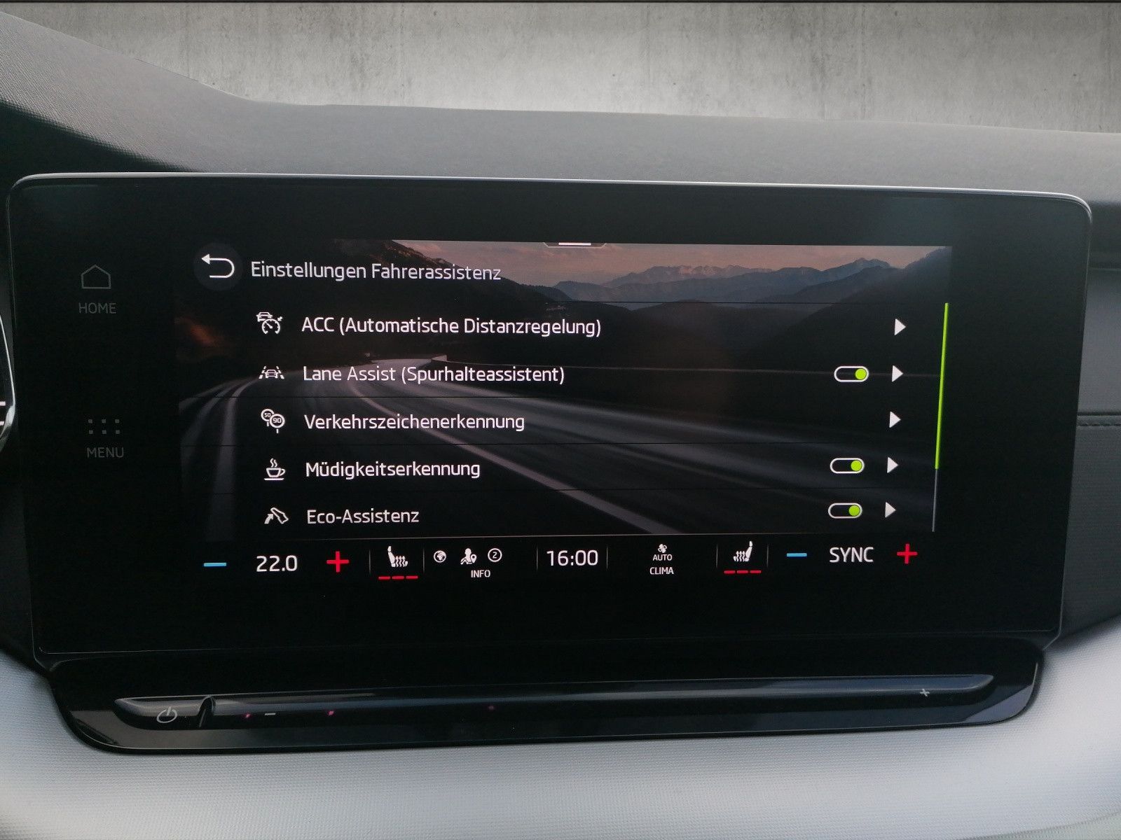 Fahrzeugabbildung SKODA Octavia Combi iV AHK beh Front 18 Zoll GAR 11/28