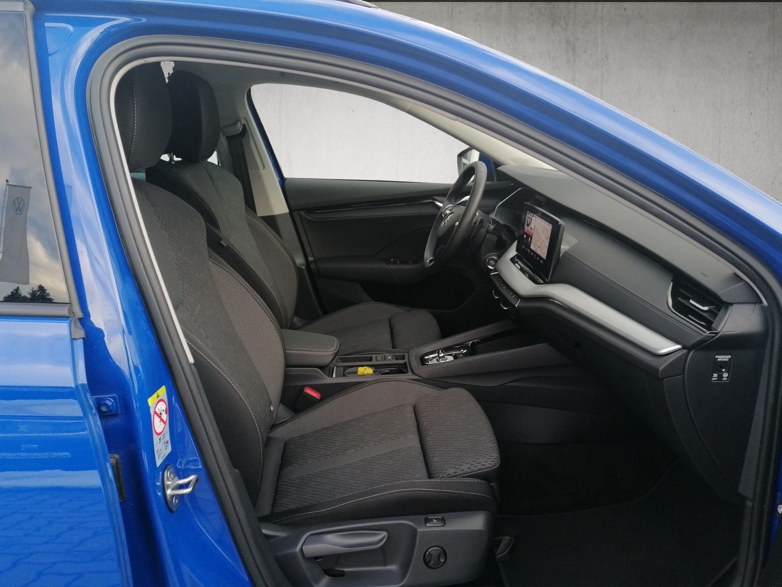 Fahrzeugabbildung SKODA Octavia Combi iV AHK beh Front 18 Zoll GAR 11/28