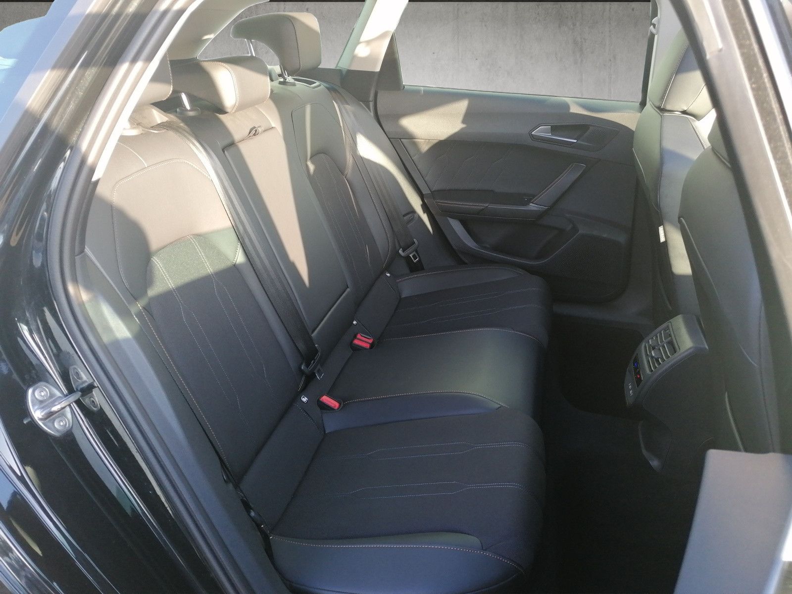 Fahrzeugabbildung CUPRA Leon Sportstourer 1.5 TSI DSG AHK XL PANO