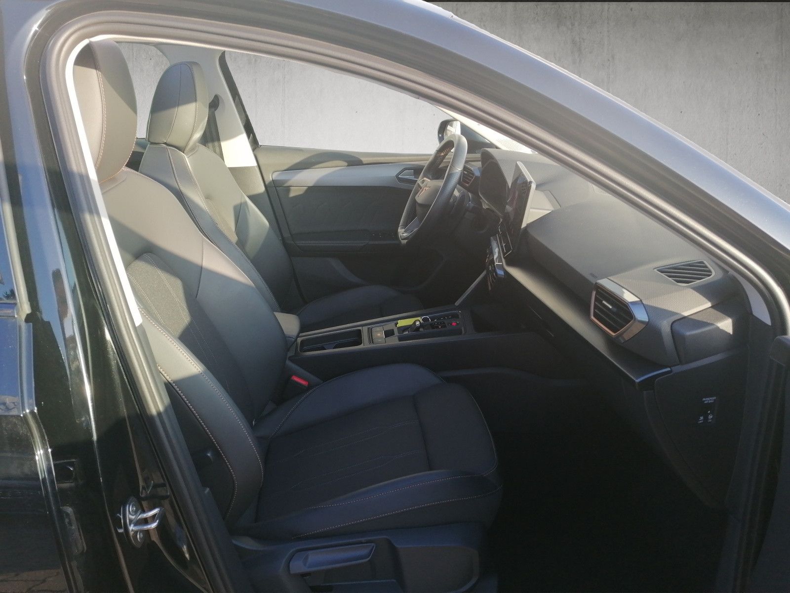 Fahrzeugabbildung CUPRA Leon Sportstourer 1.5 TSI DSG AHK XL PANO