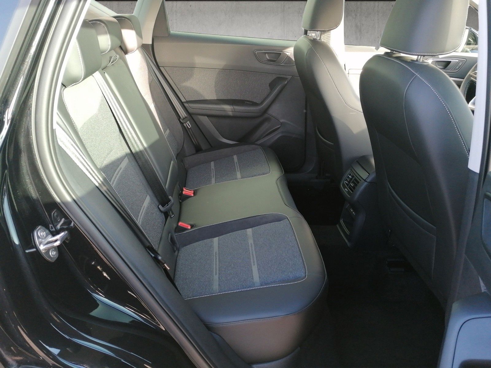 Fahrzeugabbildung SEAT Ateca 1.5 TSI Xperience DSG GJR NAVI FULL elHK