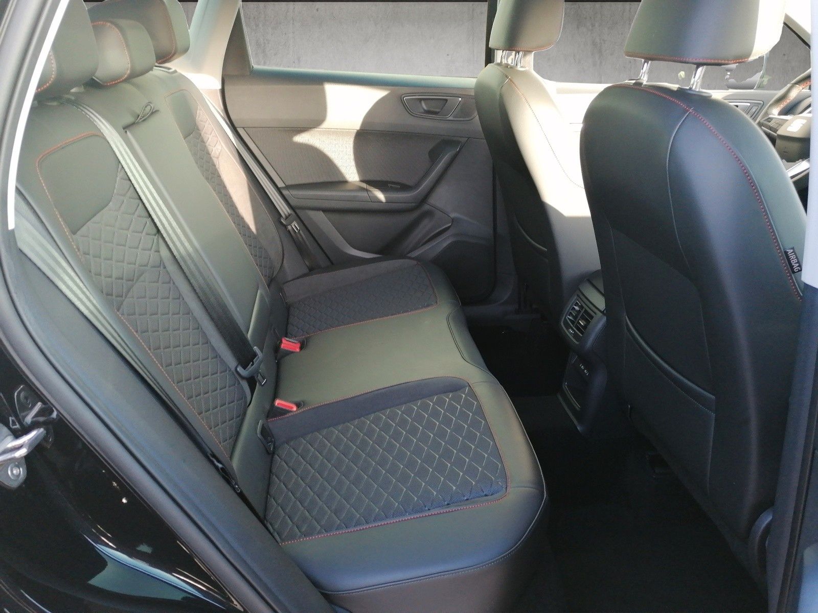 Fahrzeugabbildung SEAT Ateca 2.0 TDI FR DSG GJR FULL NAVI elHK KESSY