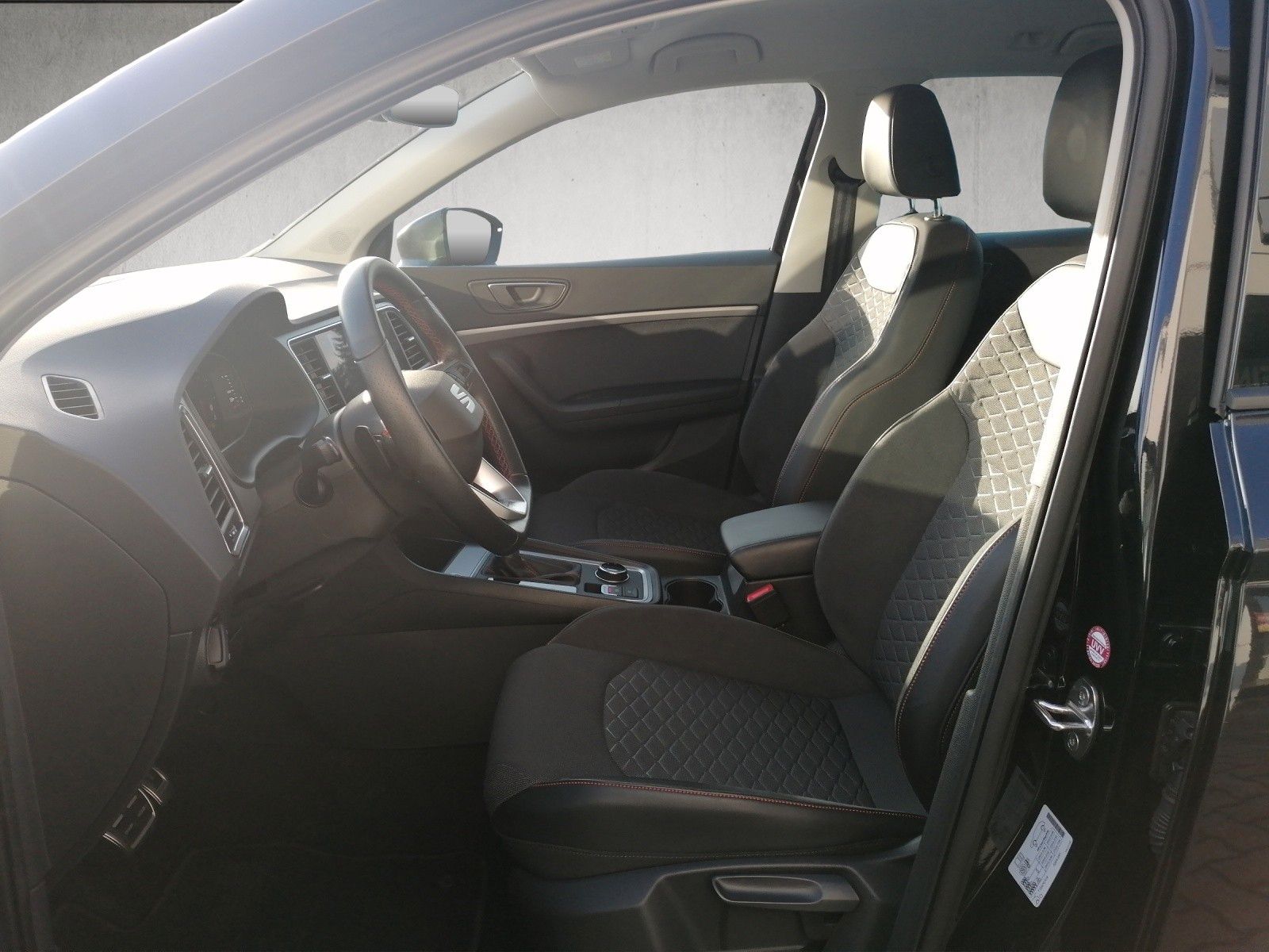 Fahrzeugabbildung SEAT Ateca 2.0 TDI FR DSG GJR FULL NAVI elHK KESSY