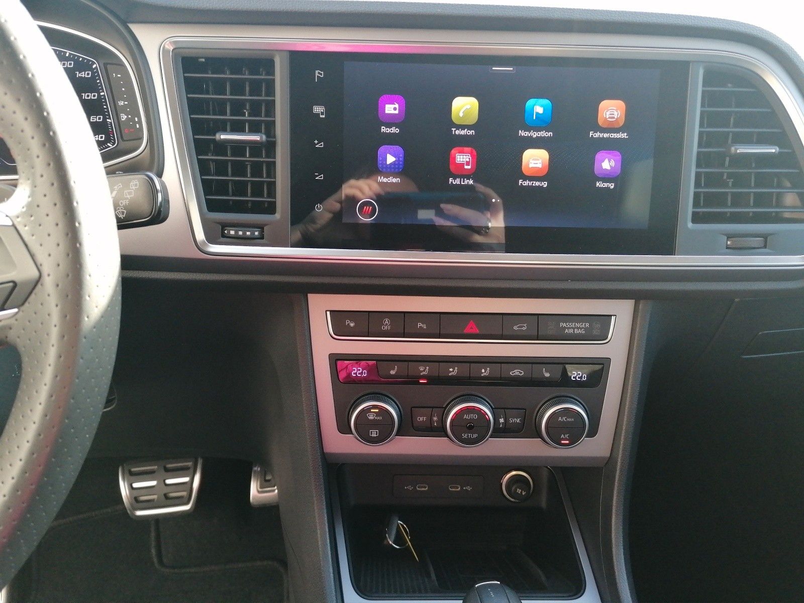 Fahrzeugabbildung SEAT Ateca 2.0 TDI FR DSG GJR FULL NAVI elHK KESSY