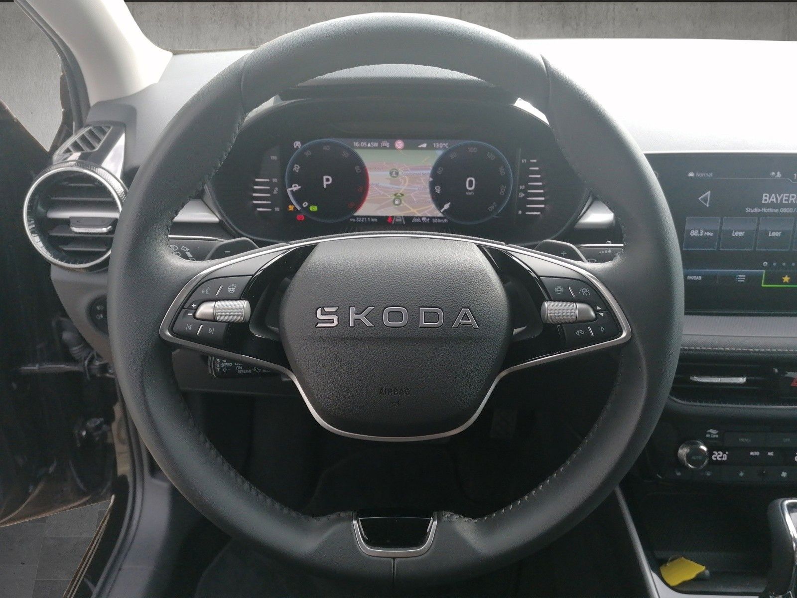 Fahrzeugabbildung SKODA Fabia 1.0 TSI DSG Tour AHK ACC NAVI KAMERA