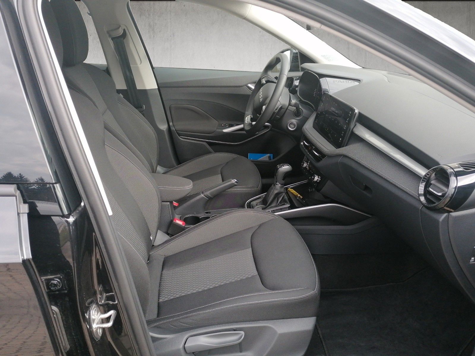 Fahrzeugabbildung SKODA Fabia 1.0 TSI DSG Tour AHK ACC NAVI KAMERA