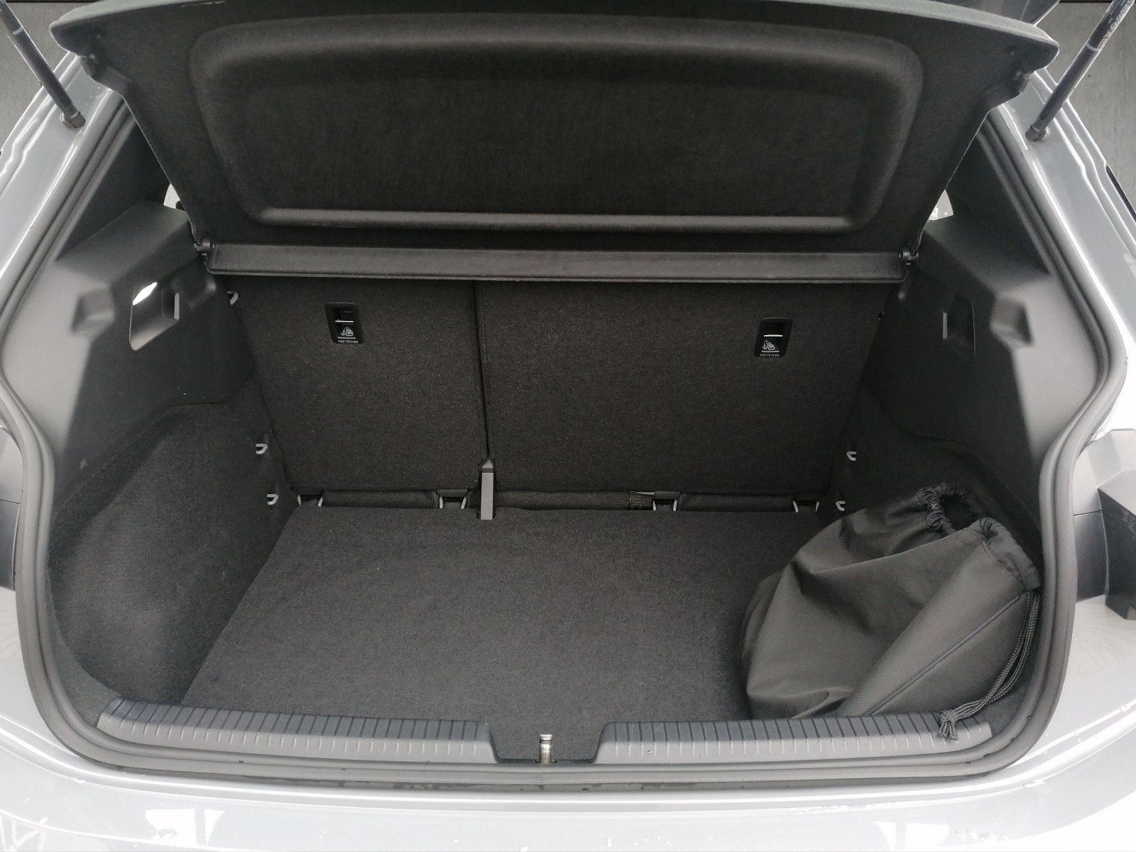 Fahrzeugabbildung CUPRA Born 204PS 62kWh TECH M PILOT M BELOW VAPOR GREY