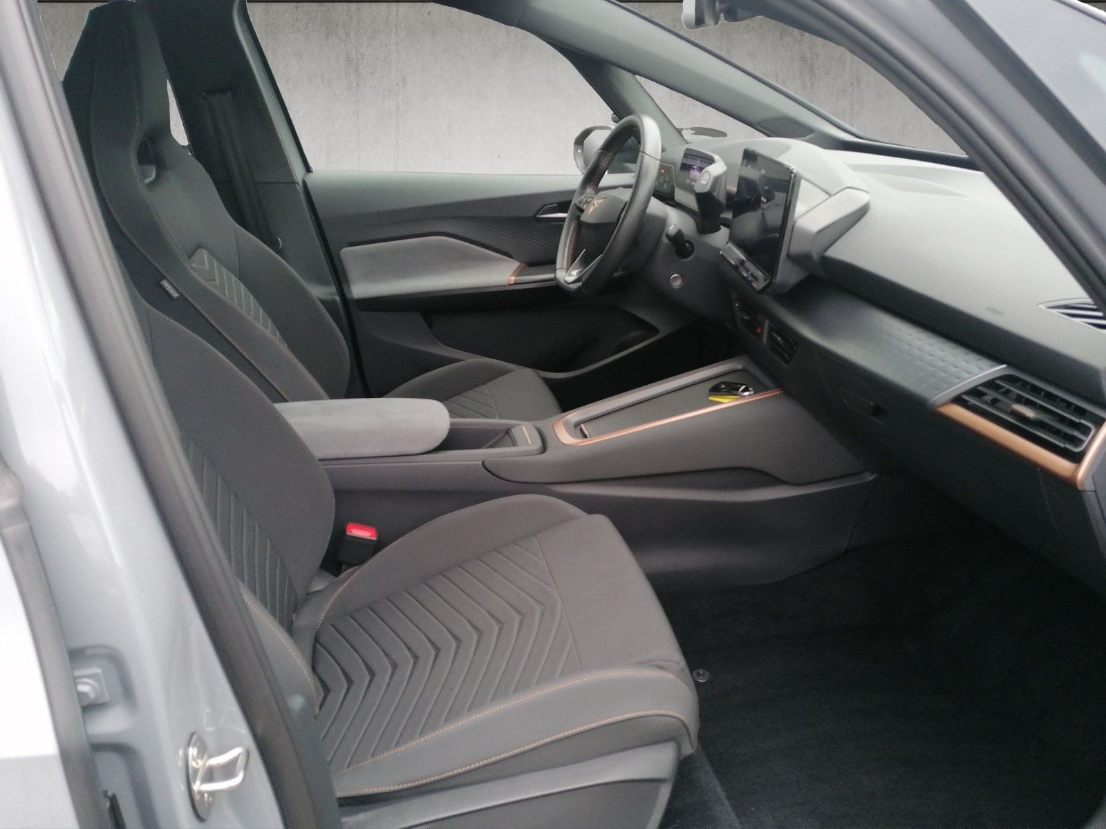 Fahrzeugabbildung CUPRA Born 204PS 62kWh TECH M PILOT M BELOW VAPOR GREY