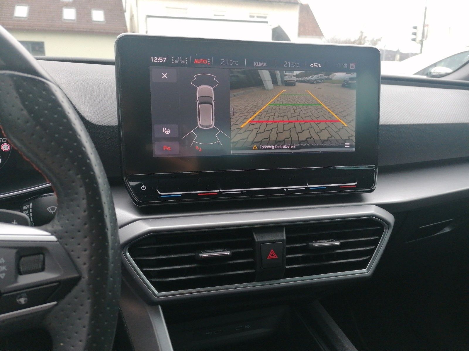 Fahrzeugabbildung SEAT Leon 2.0 TDI FR DSG KESSY FAP L KAM STANDHZG ACC