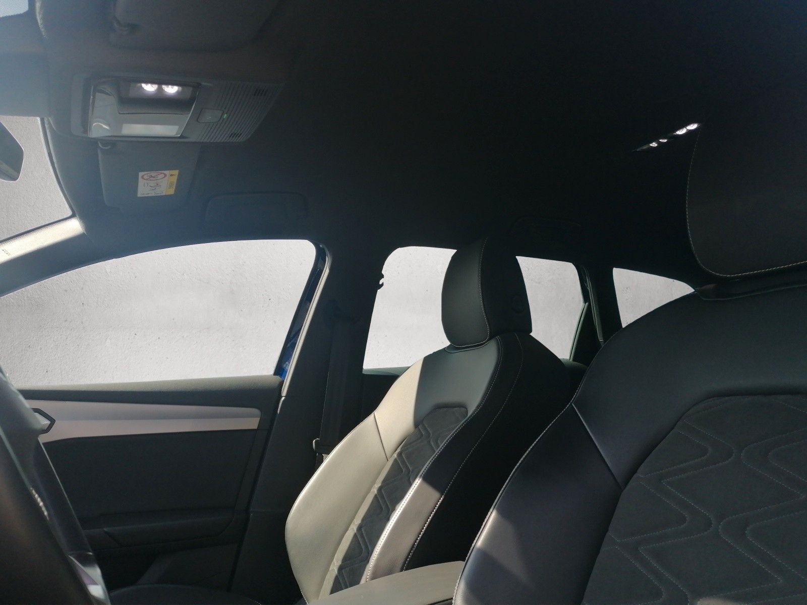 Fahrzeugabbildung SEAT Leon Sportstourer Xcellence 1.4 e-Hybrid DSG