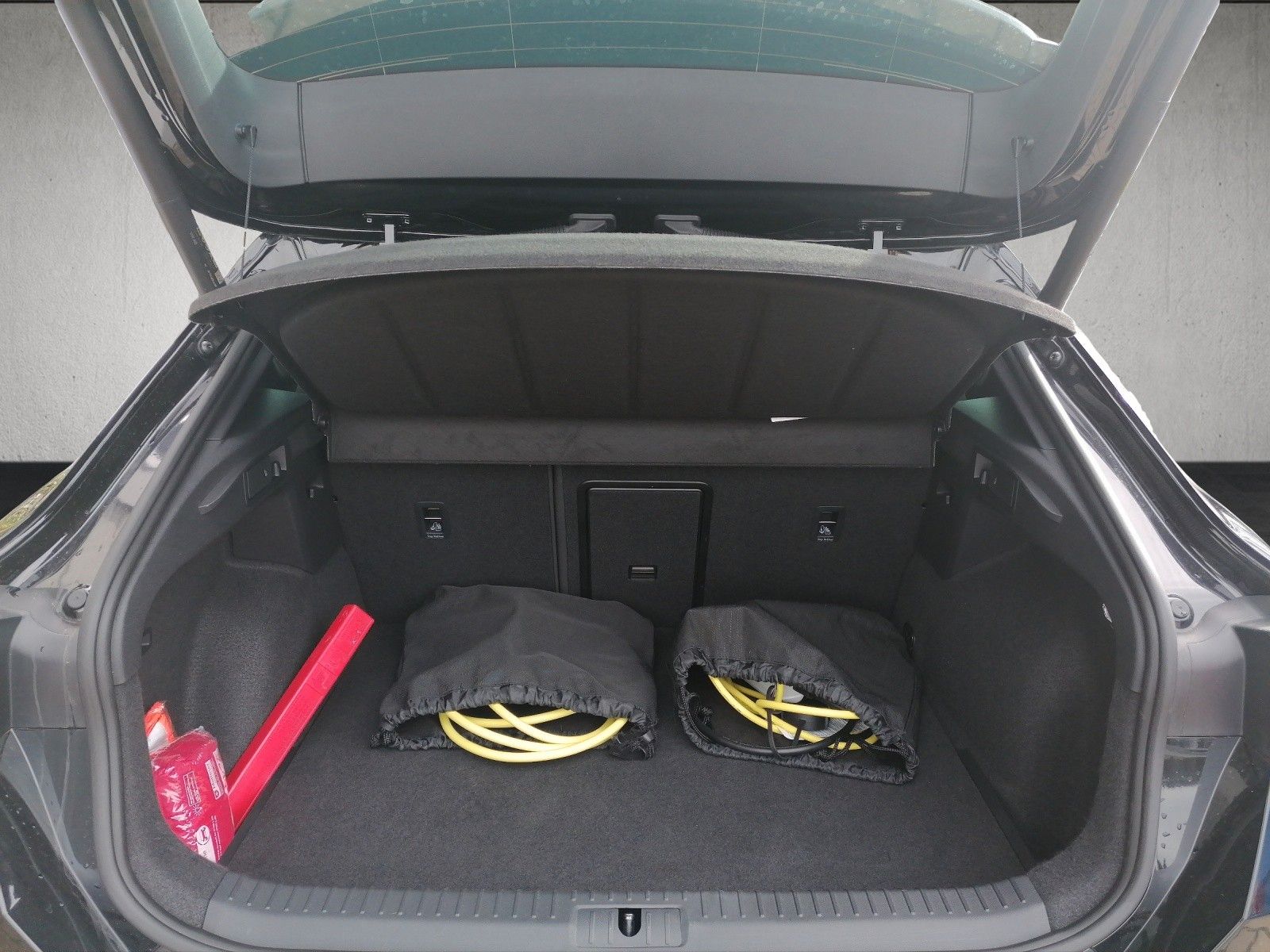 Fahrzeugabbildung CUPRA Formentor 1.4 e-Hybrid DSG AHK SMART AMB elHK