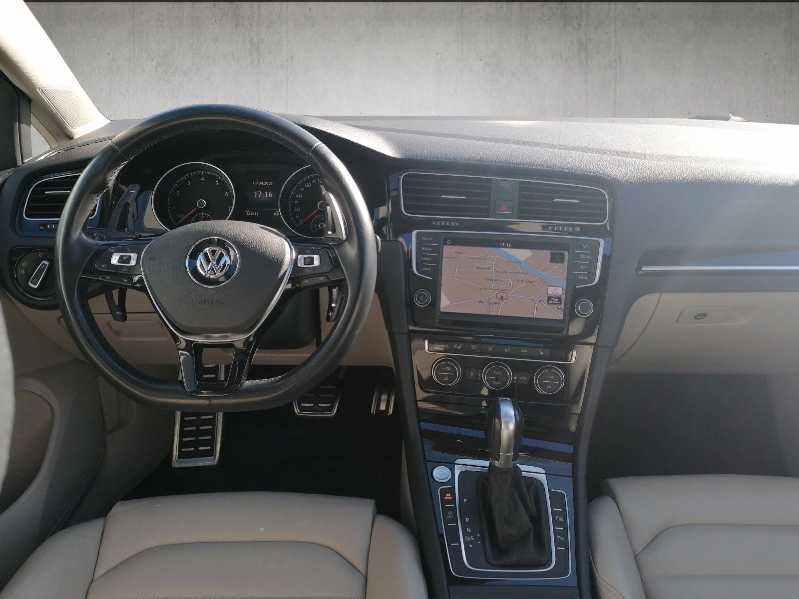 Fahrzeugabbildung Volkswagen Golf VII 1.4 TSI Highline R-Line DSG