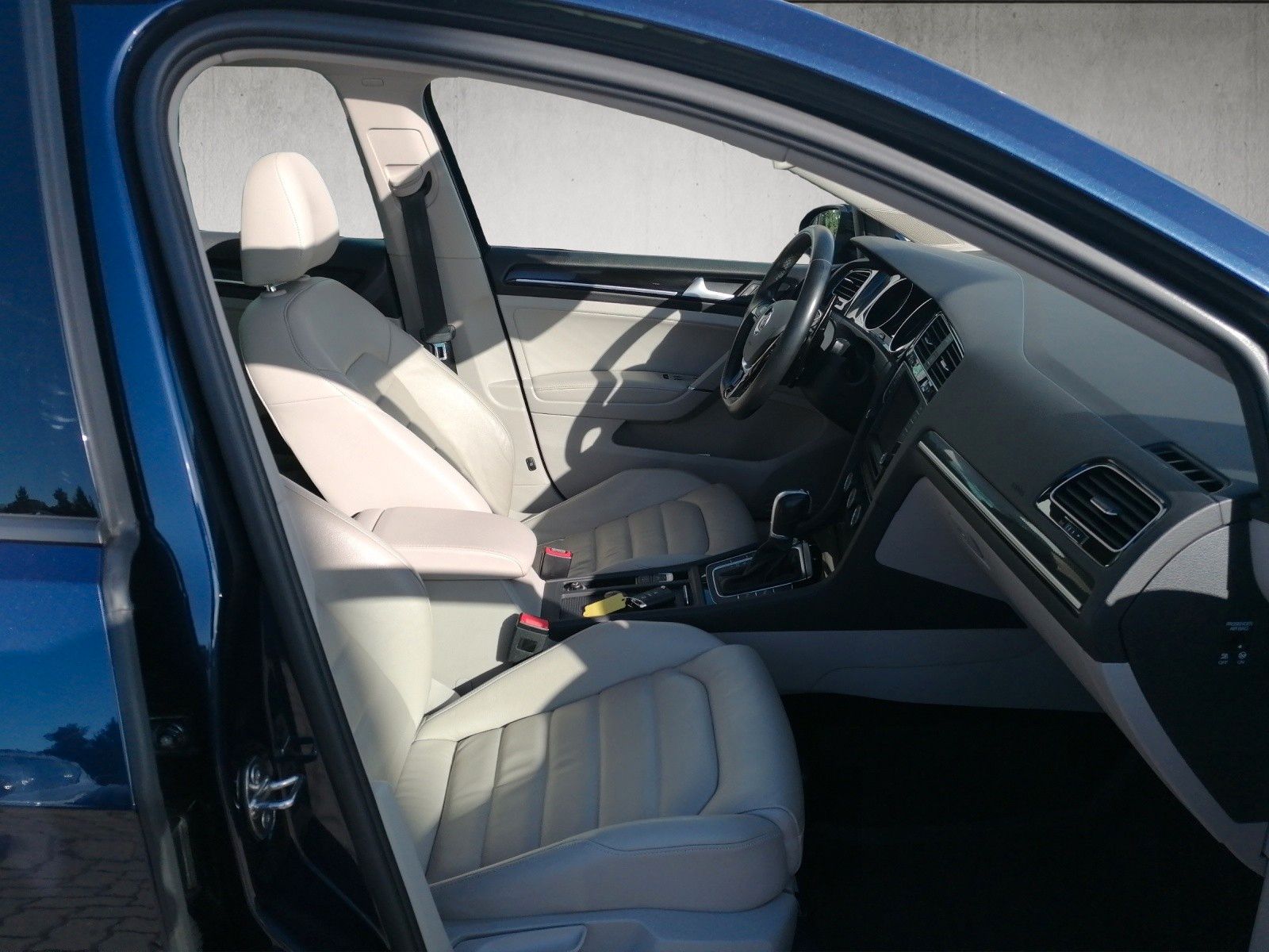 Fahrzeugabbildung Volkswagen Golf VII 1.4 TSI Highline R-Line DSG