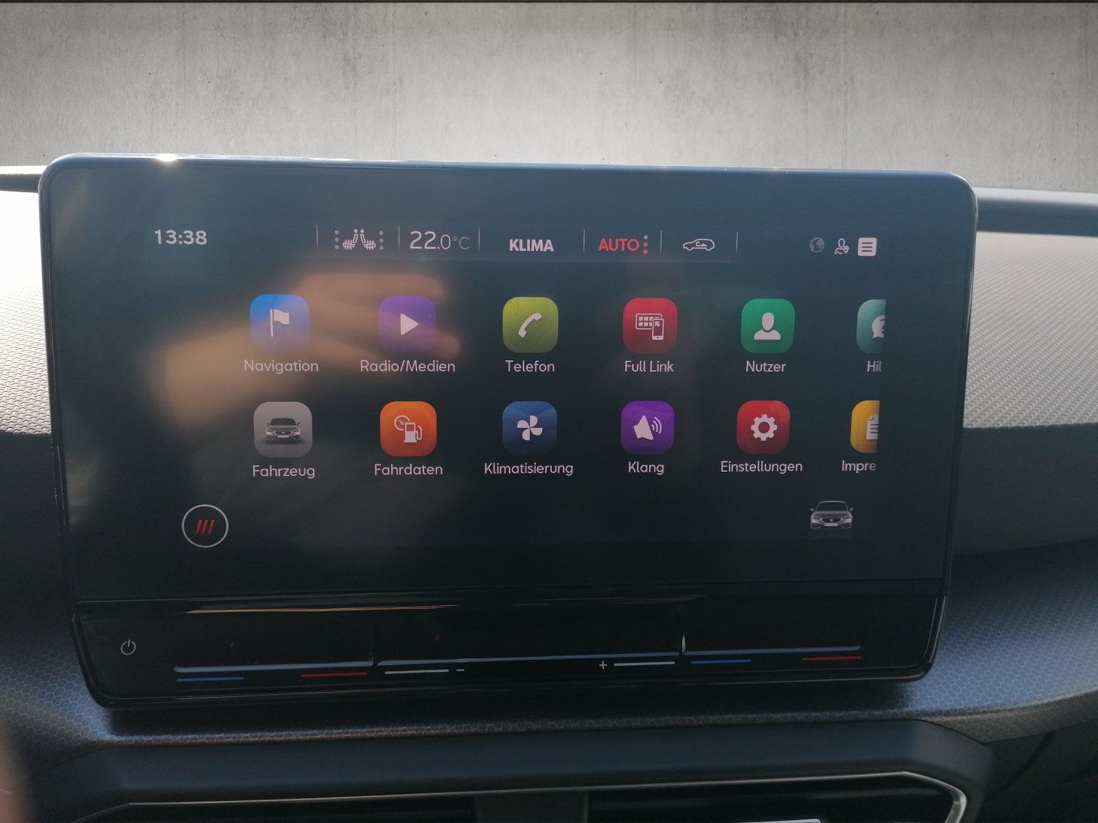 Fahrzeugabbildung SEAT Leon 1.5 TSI Style FAP M NAVI KAM KESSY VC NAVI