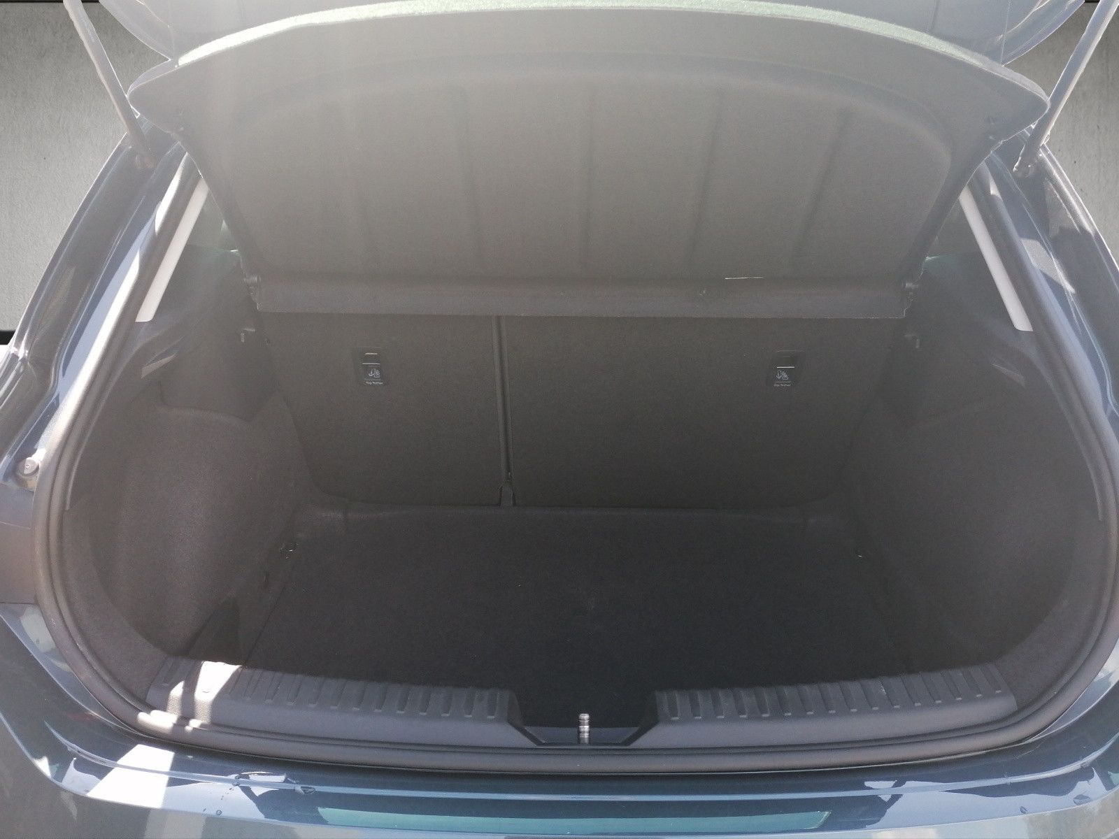 Fahrzeugabbildung SEAT Leon 1.5 TSI Style FAP M NAVI KAM KESSY VC NAVI