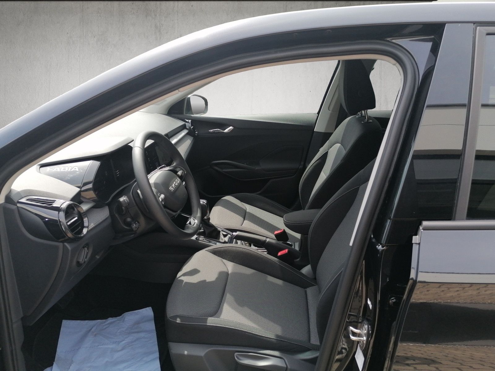 Fahrzeugabbildung SKODA Fabia 1.5 TSI Tour DSG NAVI PDC KAM KESSY ACC