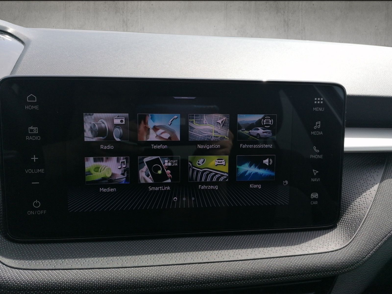 Fahrzeugabbildung SKODA Fabia 1.5 TSI Tour DSG NAVI PDC KAM KESSY ACC