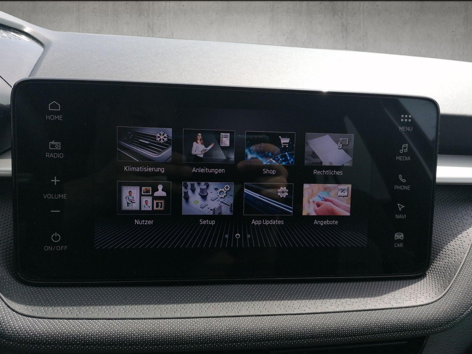 Fahrzeugabbildung SKODA Fabia 1.5 TSI Tour DSG NAVI PDC KAM KESSY ACC