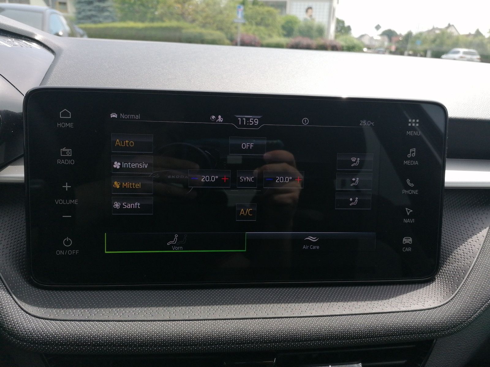 Fahrzeugabbildung SKODA Fabia 1.5 TSI Tour DSG NAVI PDC KAM KESSY ACC