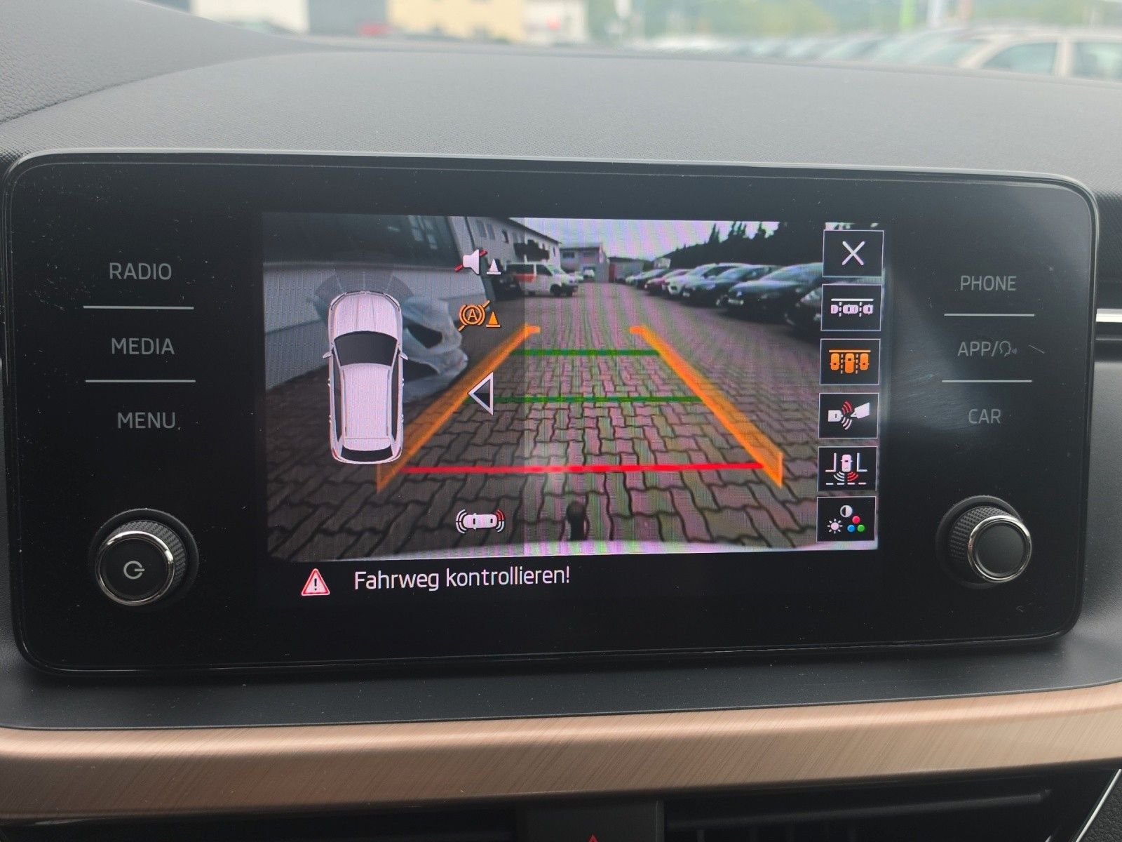 Fahrzeugabbildung SKODA Kamiq 1.5 TSI Style AHK Smart Link Kamera