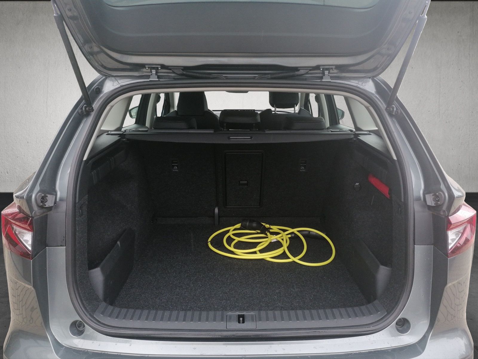 Fahrzeugabbildung SKODA Enyaq 50 Loft NAVI KAM PDC GRA CCS FOD: ACC mögl