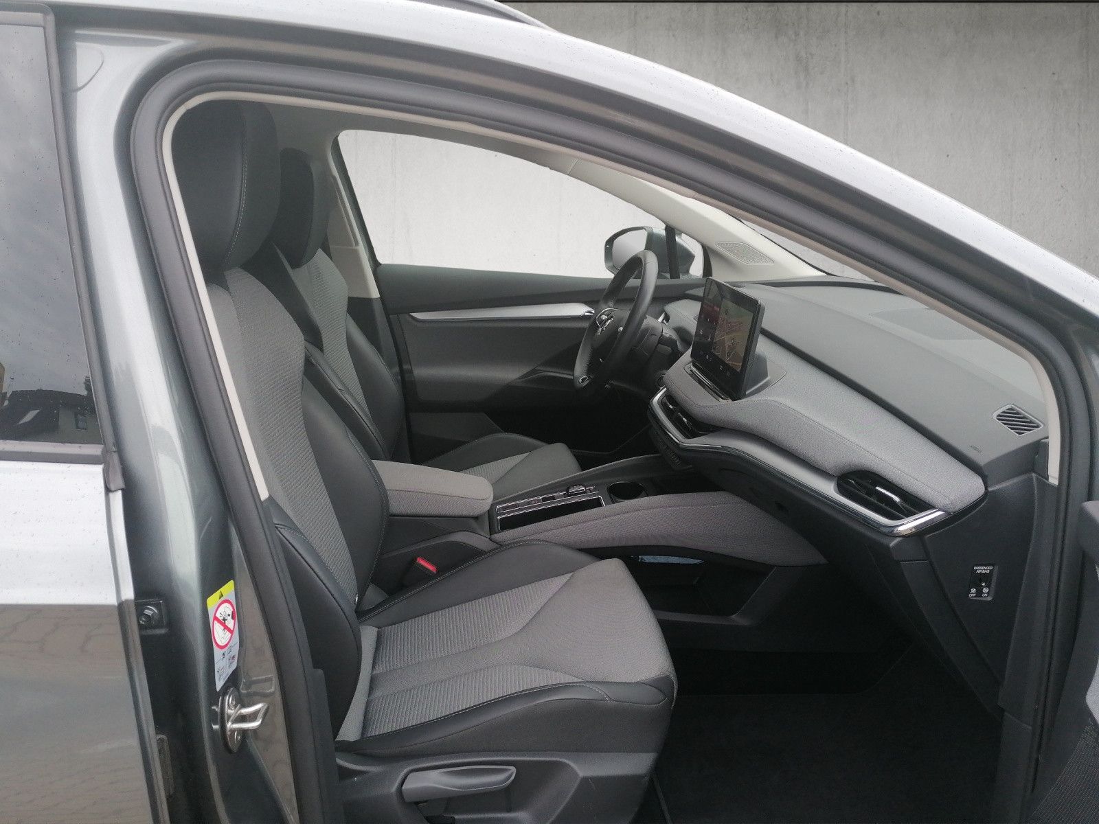Fahrzeugabbildung SKODA Enyaq 50 Loft NAVI KAM PDC GRA CCS FOD: ACC mögl