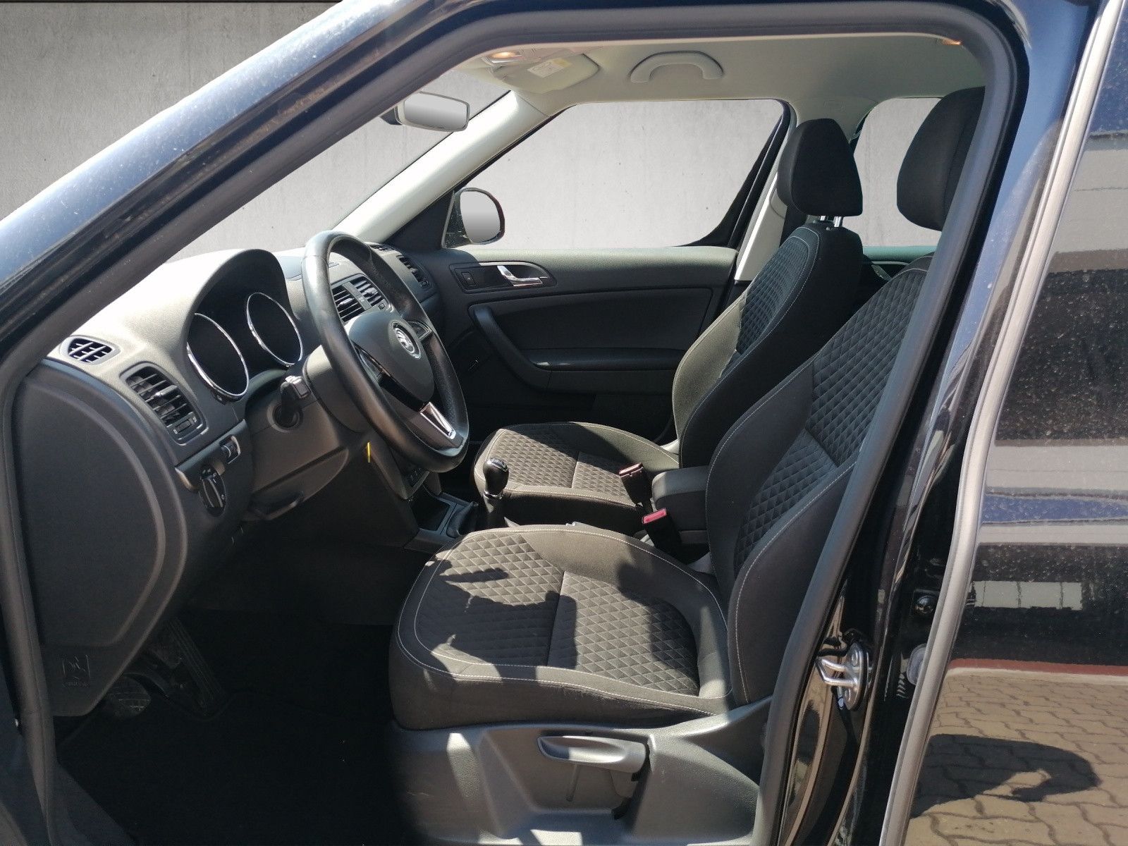 Fahrzeugabbildung SKODA Yeti 1.4 TSI Drive 4x4 Navi Xenon PDC SHZ