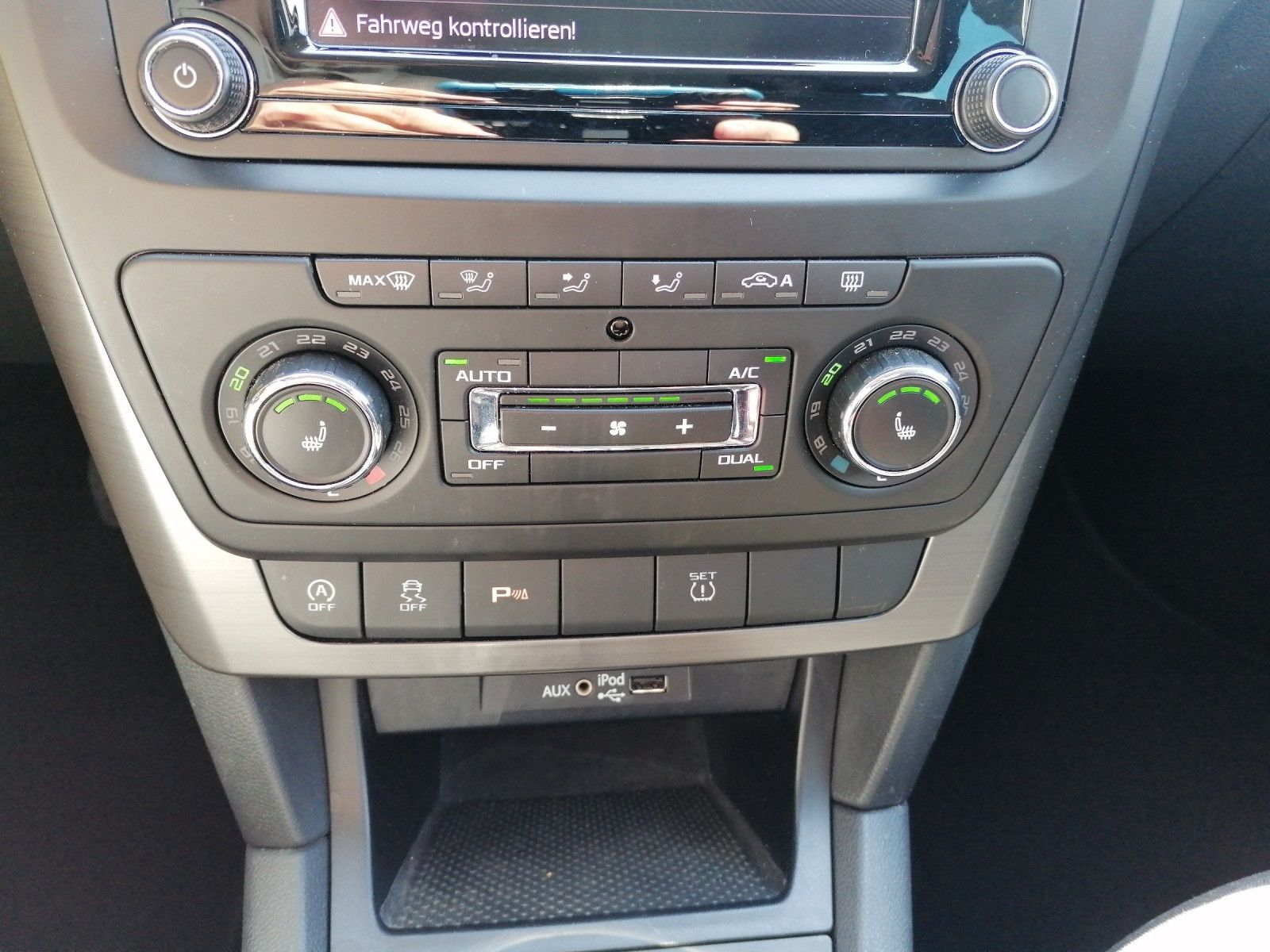 Fahrzeugabbildung SKODA Yeti 1.4 TSI Drive 4x4 Navi Xenon PDC SHZ