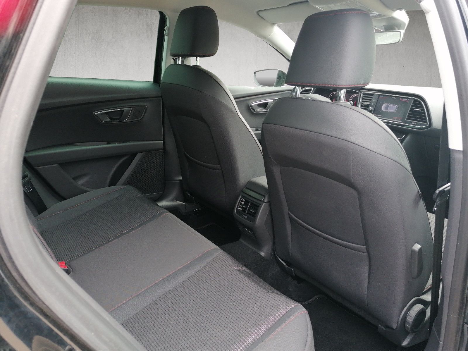 Fahrzeugabbildung SEAT Leon 1.5 TSI FR ACC LED NAVI SHZ KAMERA