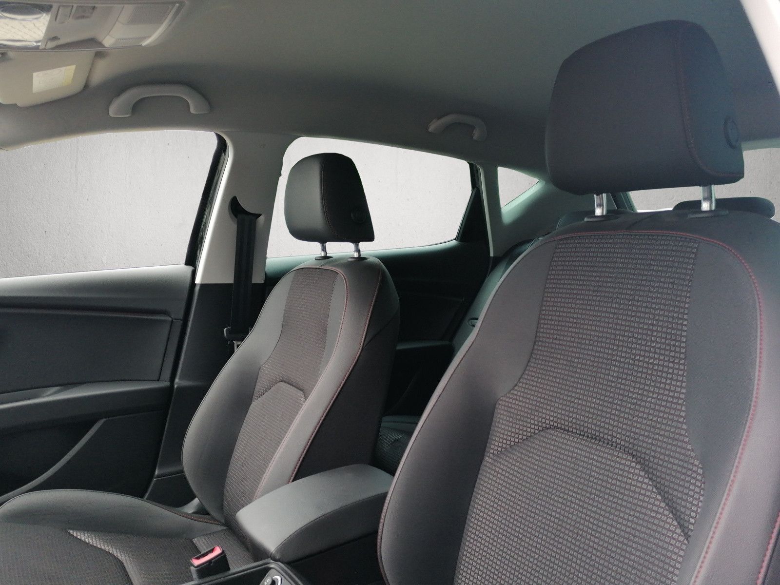 Fahrzeugabbildung SEAT Leon 1.5 TSI FR ACC LED NAVI SHZ KAMERA