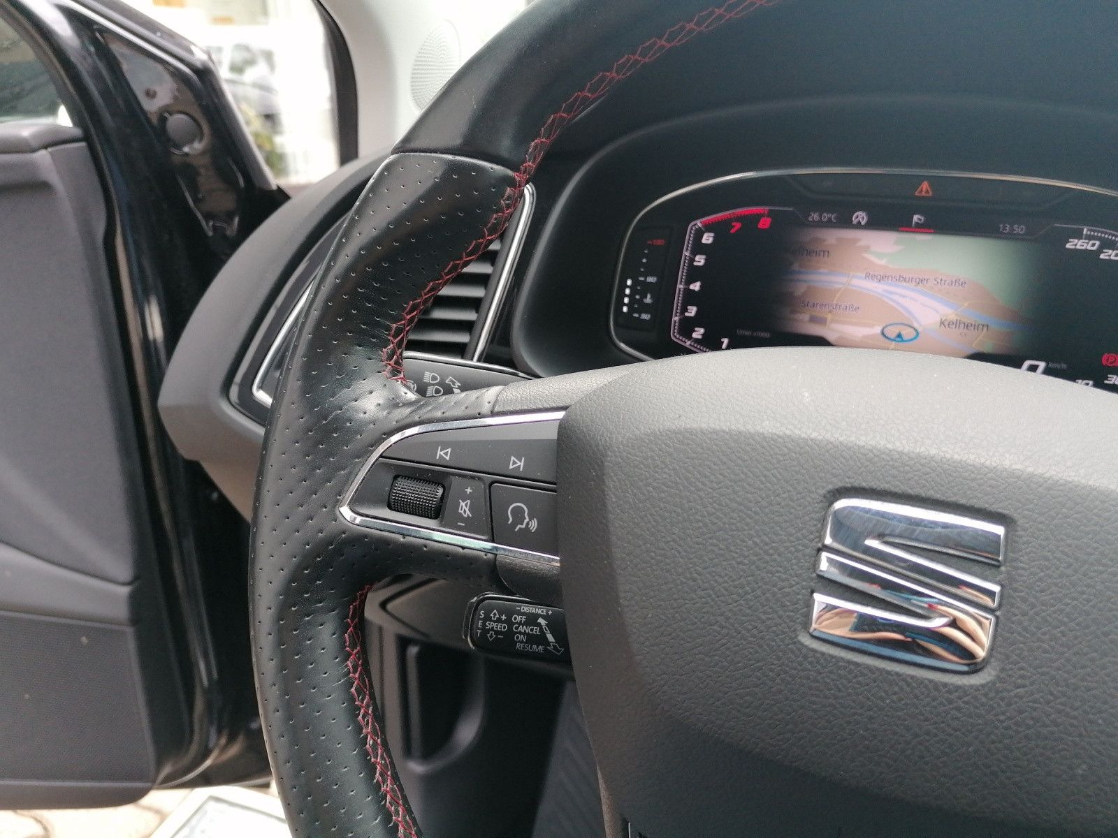 Fahrzeugabbildung SEAT Leon 1.5 TSI FR ACC LED NAVI SHZ KAMERA