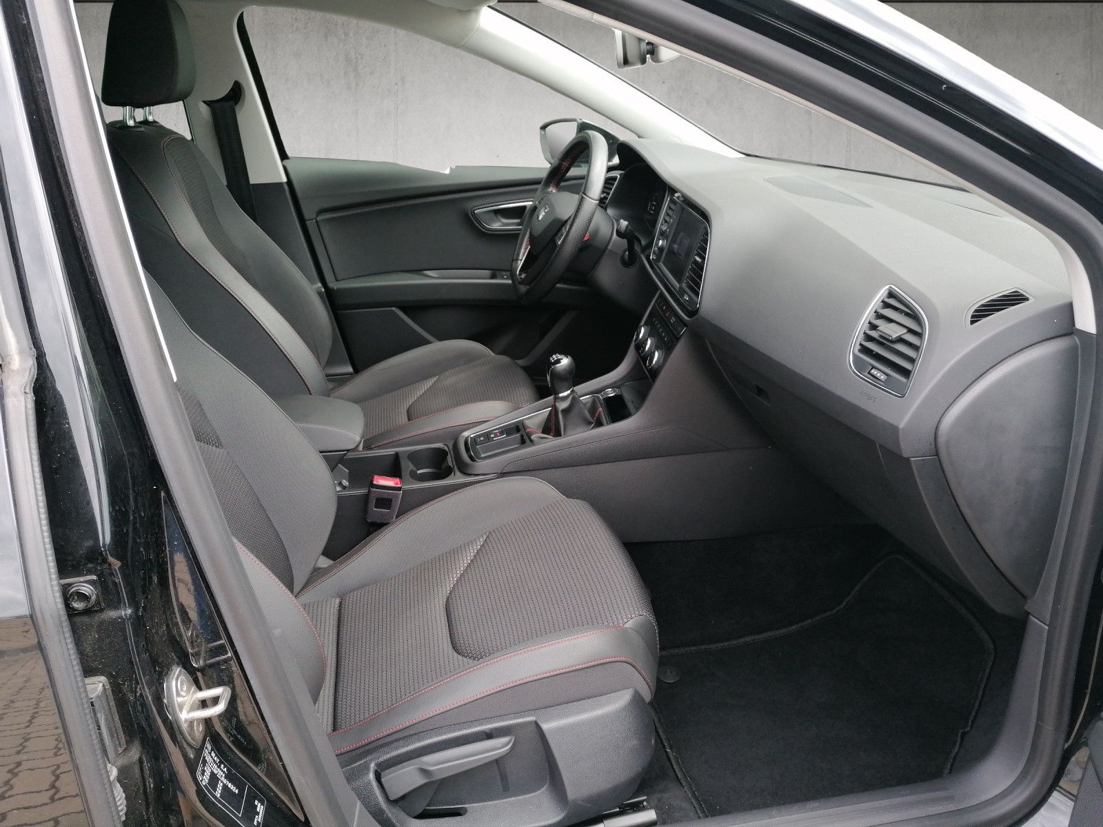 Fahrzeugabbildung SEAT Leon 1.5 TSI FR ACC LED NAVI SHZ KAMERA