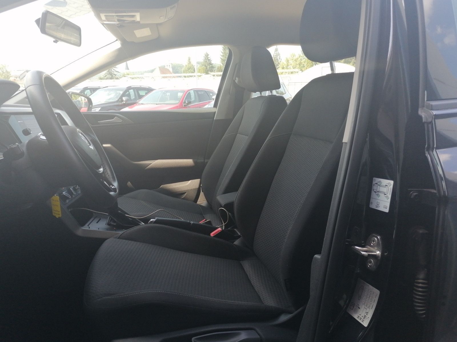 Fahrzeugabbildung Volkswagen Polo VI 1.0 TSI Comfortline DSG PDC APP CONN SHZ